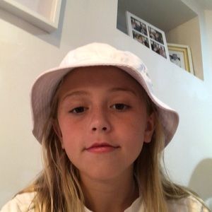 Meet your Posher, Stella